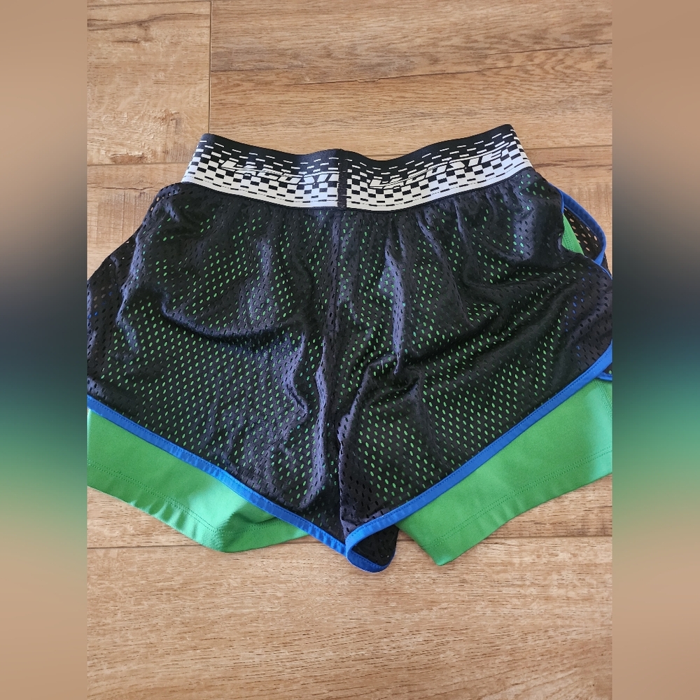 Women's Lacoste Sports Mesh Layered Slimming Stretch Shorts Size US S EU 38 EUC - Picture 9 of 13
